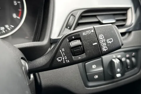 YP67KSJ BMW X1 2.0 18d SE Auto sDrive Euro 6 (s/s) 5dr Thumbnail #40