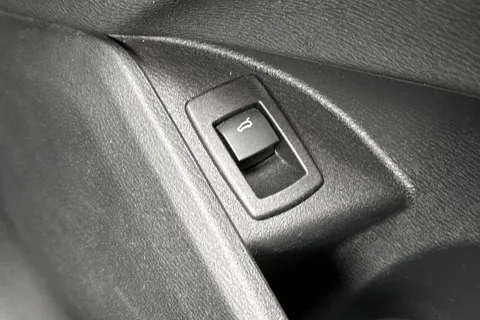 YP67KSJ BMW X1 2.0 18d SE Auto sDrive Euro 6 (s/s) 5dr Thumbnail #53