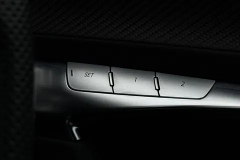 KW73HLH Audi A6 Avant Avant Black Edition 40 TDI quattro 204 PS S tronic Thumbnail #40