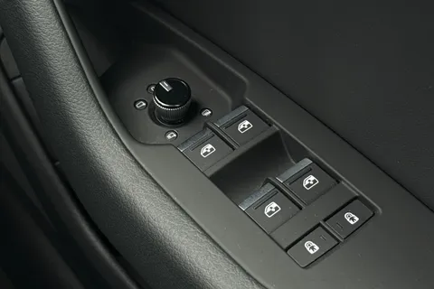 KW73HLH Audi A6 Avant Avant Black Edition 40 TDI quattro 204 PS S tronic Thumbnail #41