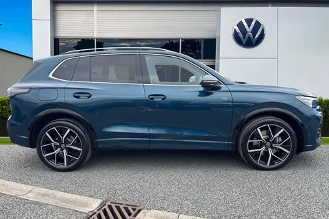 KJ25CTF Volkswagen Tiguan 2.0 TDI R-Line 5dr DSG Thumbnail #4