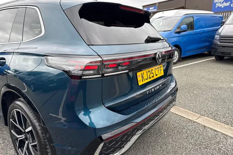 KJ25CTF Volkswagen Tiguan 2.0 TDI R-Line 5dr DSG Thumbnail #8