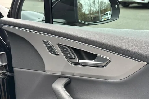 30 of 55 for Audi Q7 3.0 TDI V6 50 Sport Tiptronic quattro Euro 6 (s/s) 5dr