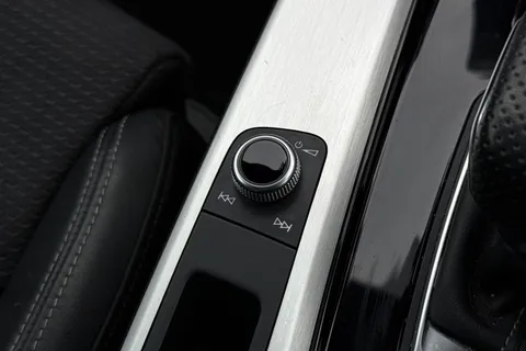 DY72JGZ Audi A5 Coup- S line 40 TFSI  204 PS S tronic Thumbnail #44