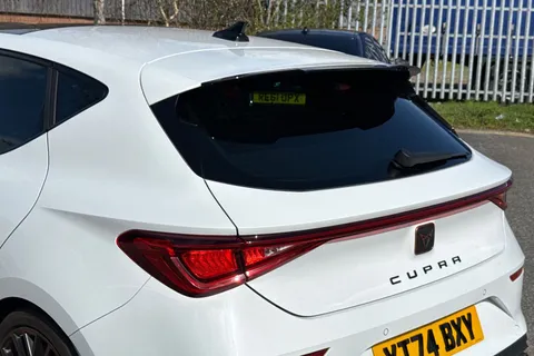 YT74BXY CUPRA Leon 2.0 TSI VZ2 Design Edition DSG Euro 6 (s/s) 5dr Thumbnail #9
