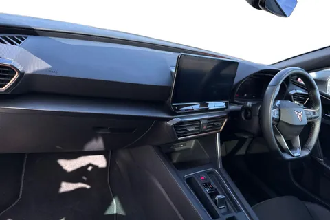 YT74BXY CUPRA Leon 2.0 TSI VZ2 Design Edition DSG Euro 6 (s/s) 5dr Thumbnail #16