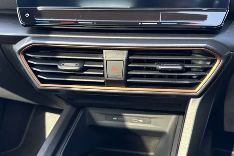 YT74BXY CUPRA Leon 2.0 TSI VZ2 Design Edition DSG Euro 6 (s/s) 5dr Thumbnail #23