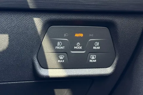 YT74BXY CUPRA Leon 2.0 TSI VZ2 Design Edition DSG Euro 6 (s/s) 5dr Thumbnail #39