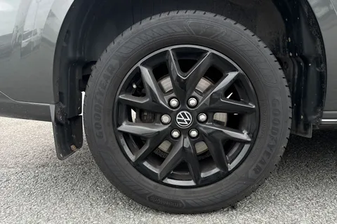 DG75CLJ Volkswagen Transporter 2.0 TDI 110 Commerce Pro Van Thumbnail #11
