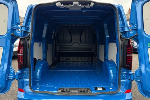 MF26EKX Volkswagen Transporter SWB 170PS AUTO Thumbnail #10