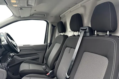 DG75CLJ Volkswagen Transporter 2.0 TDI 110 Commerce Pro Van Thumbnail #16