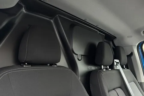 MF26EKX Volkswagen Transporter SWB 170PS AUTO Thumbnail #21