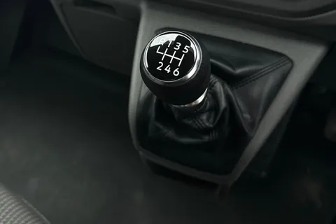 DG75CLJ Volkswagen Transporter 2.0 TDI 110 Commerce Pro Van Thumbnail #23