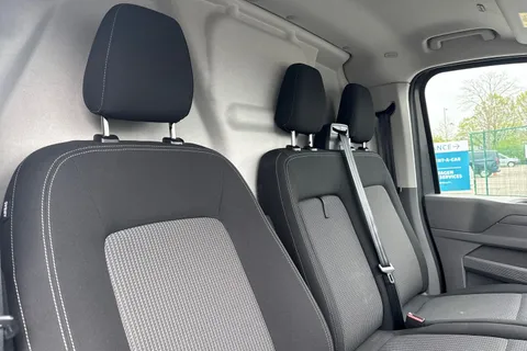 DG75CLJ Volkswagen Transporter 2.0 TDI 110 Commerce Pro Van Thumbnail #24