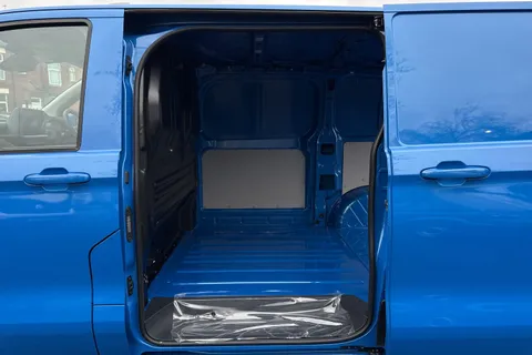 MF26EKX Volkswagen Transporter SWB 170PS AUTO Thumbnail #30