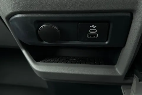 MF26EKX Volkswagen Transporter SWB 170PS AUTO Thumbnail #36