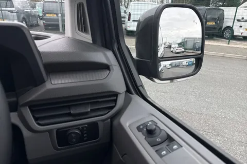 DE26ULZ Volkswagen Transporter 2.0 TDI 150 Commerce Pro Van Thumbnail #21