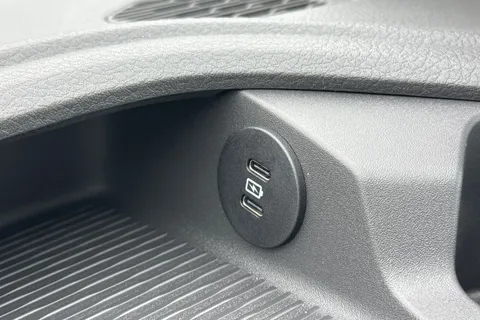 DE26VOV Volkswagen Transporter T28 Panel Van Commerce Pro SWB 150 PS 2.0 TDI 6sp Manual -  Delivery Miles Thumbnail #35