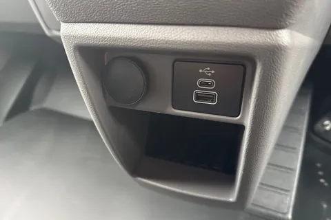 DE26ULZ Volkswagen Transporter 2.0 TDI 150 Commerce Pro Van Thumbnail #37