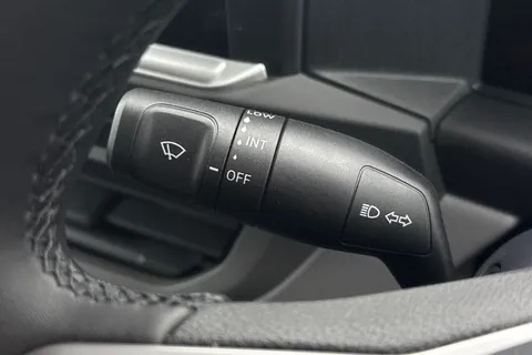DE26ULZ Volkswagen Transporter 2.0 TDI 150 Commerce Pro Van Thumbnail #39