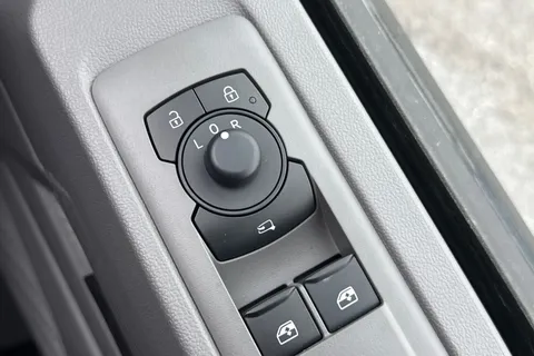 DE26VOV Volkswagen Transporter T28 Panel Van Commerce Pro SWB 150 PS 2.0 TDI 6sp Manual -  Delivery Miles Thumbnail #42