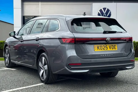 KO25VDE Volkswagen Passat 1.5 TSI eHybrid Life 5dr DSG Thumbnail #3