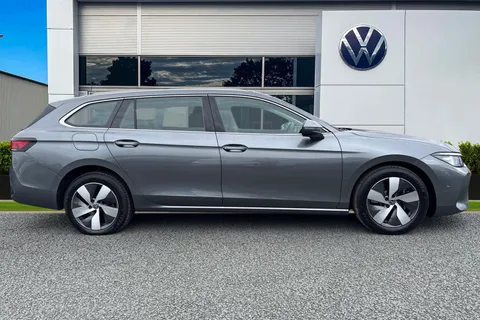KO25VDE Volkswagen Passat 1.5 TSI eHybrid Life 5dr DSG Thumbnail #4