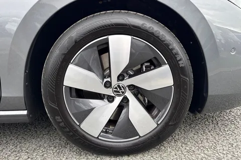 KO25VDE Volkswagen Passat 1.5 TSI eHybrid Life 5dr DSG Thumbnail #11