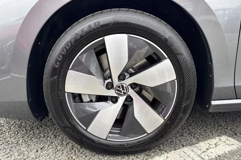 KO25VDE Volkswagen Passat 1.5 TSI eHybrid Life 5dr DSG Thumbnail #13