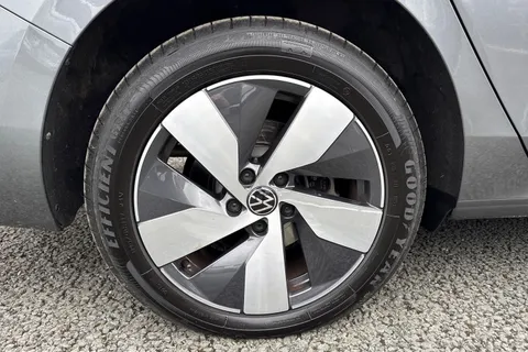 KO25VDE Volkswagen Passat 1.5 TSI eHybrid Life 5dr DSG Thumbnail #14