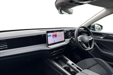 KO25VDE Volkswagen Passat 1.5 TSI eHybrid Life 5dr DSG Thumbnail #16