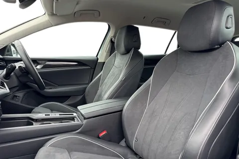 KO25VDE Volkswagen Passat 1.5 TSI eHybrid Life 5dr DSG Thumbnail #17