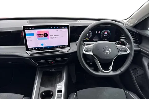 KO25VDE Volkswagen Passat 1.5 TSI eHybrid Life 5dr DSG Thumbnail #19