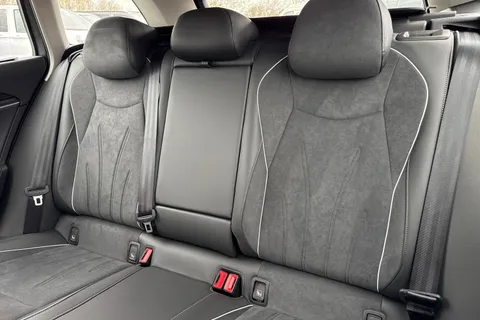 KO25VDE Volkswagen Passat 1.5 TSI eHybrid Life 5dr DSG Thumbnail #20