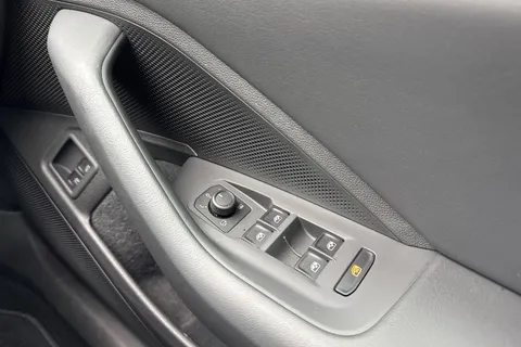 KO25VDE Volkswagen Passat 1.5 TSI eHybrid Life 5dr DSG Thumbnail #22