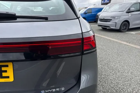 KO25VDE Volkswagen Passat 1.5 TSI eHybrid Life 5dr DSG Thumbnail #27