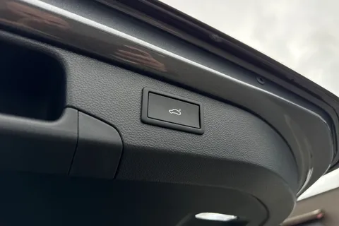 KO25VDE Volkswagen Passat 1.5 TSI eHybrid Life 5dr DSG Thumbnail #29