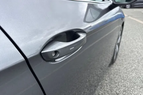 KO25VDE Volkswagen Passat 1.5 TSI eHybrid Life 5dr DSG Thumbnail #31