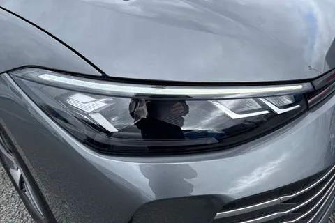 KO25VDE Volkswagen Passat 1.5 TSI eHybrid Life 5dr DSG Thumbnail #32