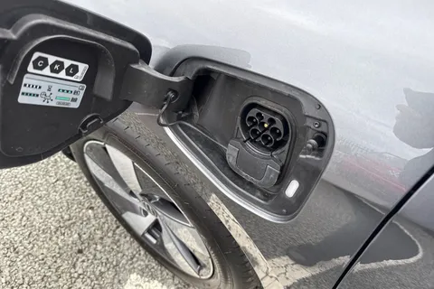 KO25VDE Volkswagen Passat 1.5 TSI eHybrid Life 5dr DSG Thumbnail #34