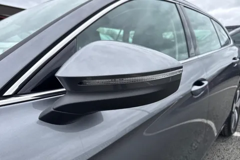 KO25VDE Volkswagen Passat 1.5 TSI eHybrid Life 5dr DSG Thumbnail #35