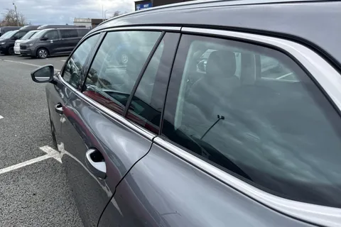 KO25VDE Volkswagen Passat 1.5 TSI eHybrid Life 5dr DSG Thumbnail #36