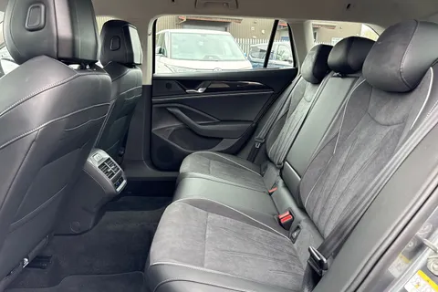 KO25VDE Volkswagen Passat 1.5 TSI eHybrid Life 5dr DSG Thumbnail #37