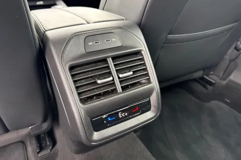 KO25VDE Volkswagen Passat 1.5 TSI eHybrid Life 5dr DSG Thumbnail #39