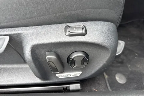 KO25VDE Volkswagen Passat 1.5 TSI eHybrid Life 5dr DSG Thumbnail #41