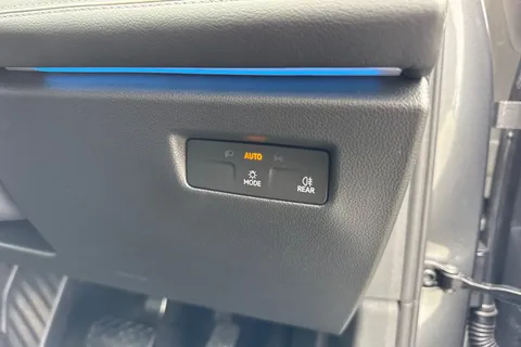 KO25VDE Volkswagen Passat 1.5 TSI eHybrid Life 5dr DSG Thumbnail #42