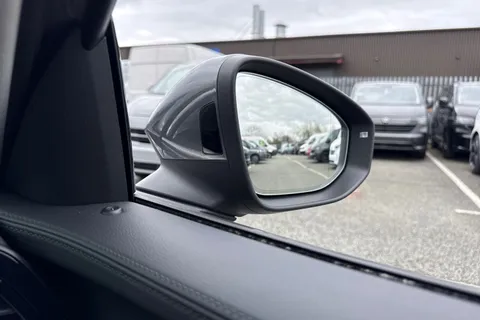 KO25VDE Volkswagen Passat 1.5 TSI eHybrid Life 5dr DSG Thumbnail #43