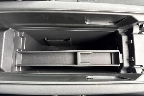 KO25VDE Volkswagen Passat 1.5 TSI eHybrid Life 5dr DSG Thumbnail #46