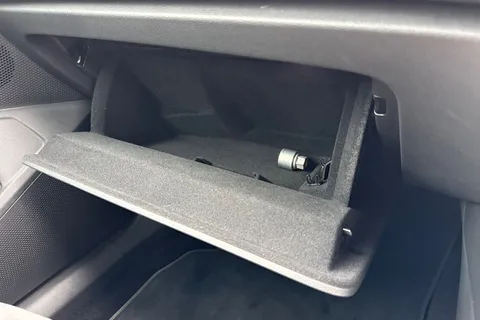 KO25VDE Volkswagen Passat 1.5 TSI eHybrid Life 5dr DSG Thumbnail #47