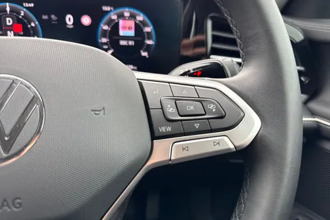 KO25VDE Volkswagen Passat 1.5 TSI eHybrid Life 5dr DSG Thumbnail #49